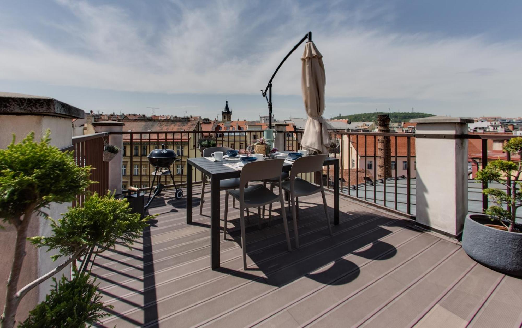 Apartment Ultimate 1 Experience - Duplex, Roof Terrace, Castle View, Free Parking Over Weekends Prague